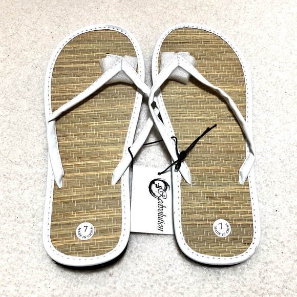 Redvolution Shoes - ⚡️2 for $15 White Bamboo Flip Flop Sandals Size 7